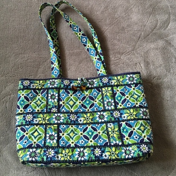 Vera Bradley Handbags - Vera Bradley Daisy Daisy Toggle Tote